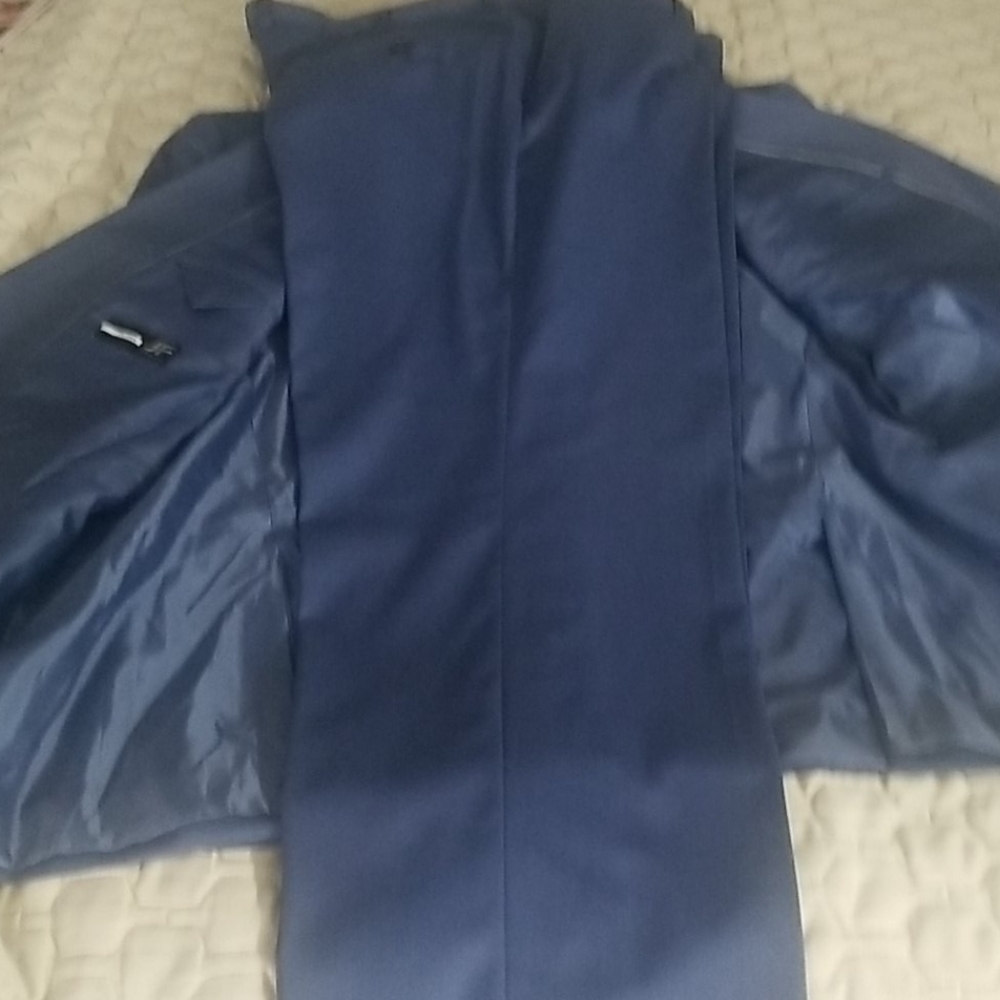 Suit - Picture 7 of 10